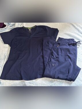 healing hands Navy Women's Jogger Scrub Sets Top & Pant (3) petite length. XL/L